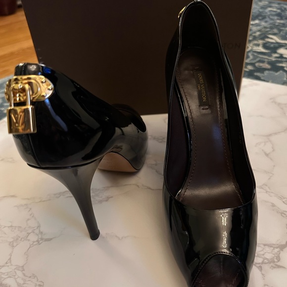 Louise Vuitton pumps size 10. Patent leather high gloss brown - Picture 6 of 6